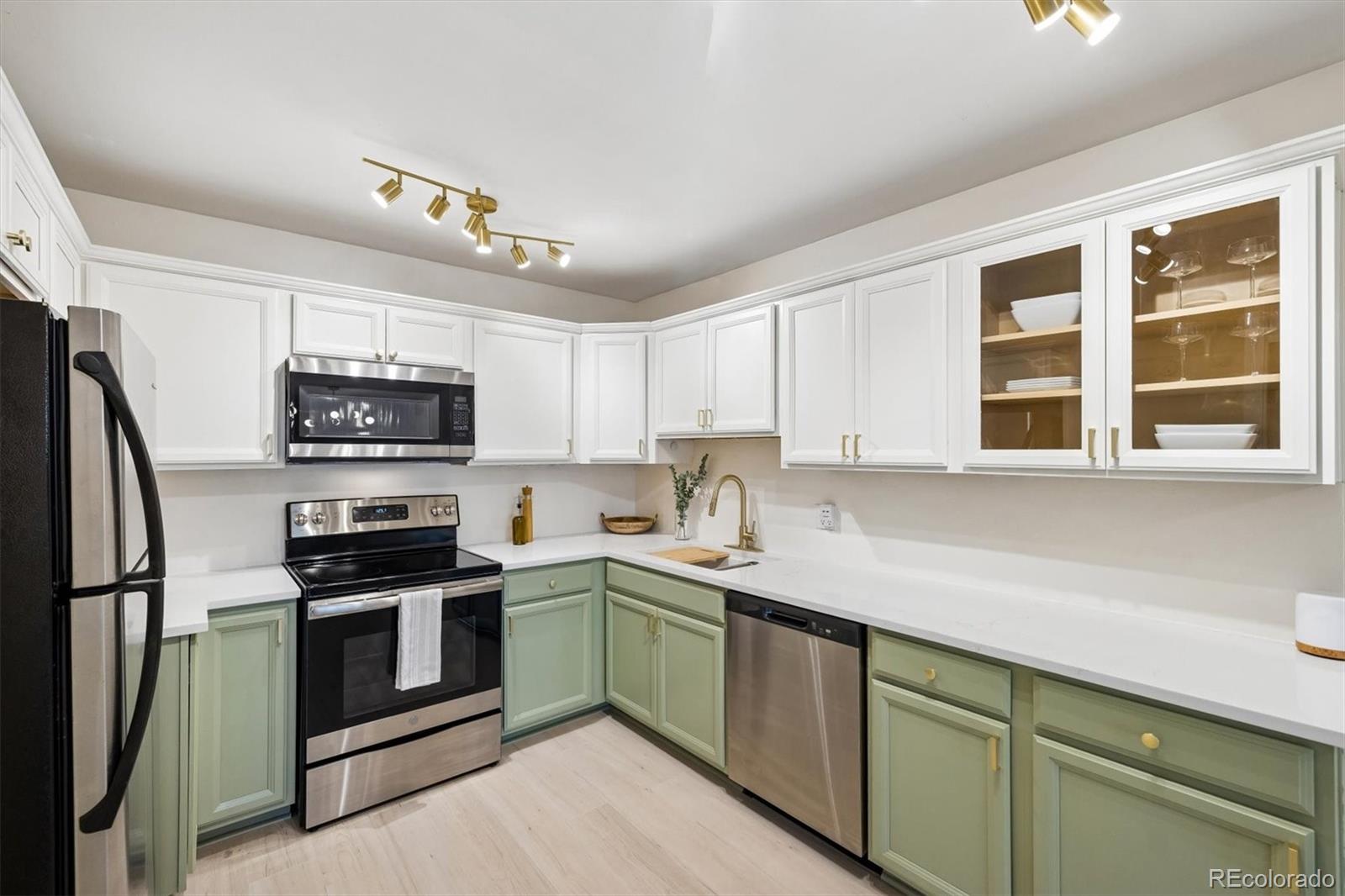 705 S Clinton Street Unit 9B — photo