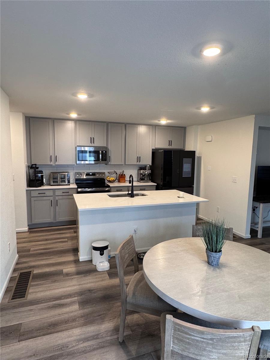 5768 Killarney Way — photo