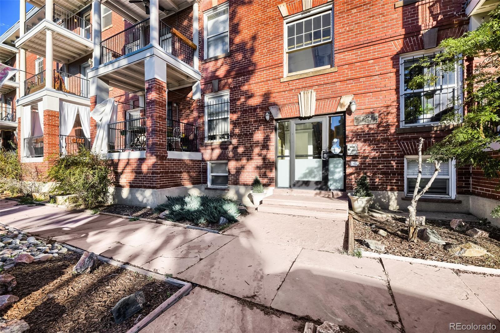 1374 N Ogden Street Unit B — photo