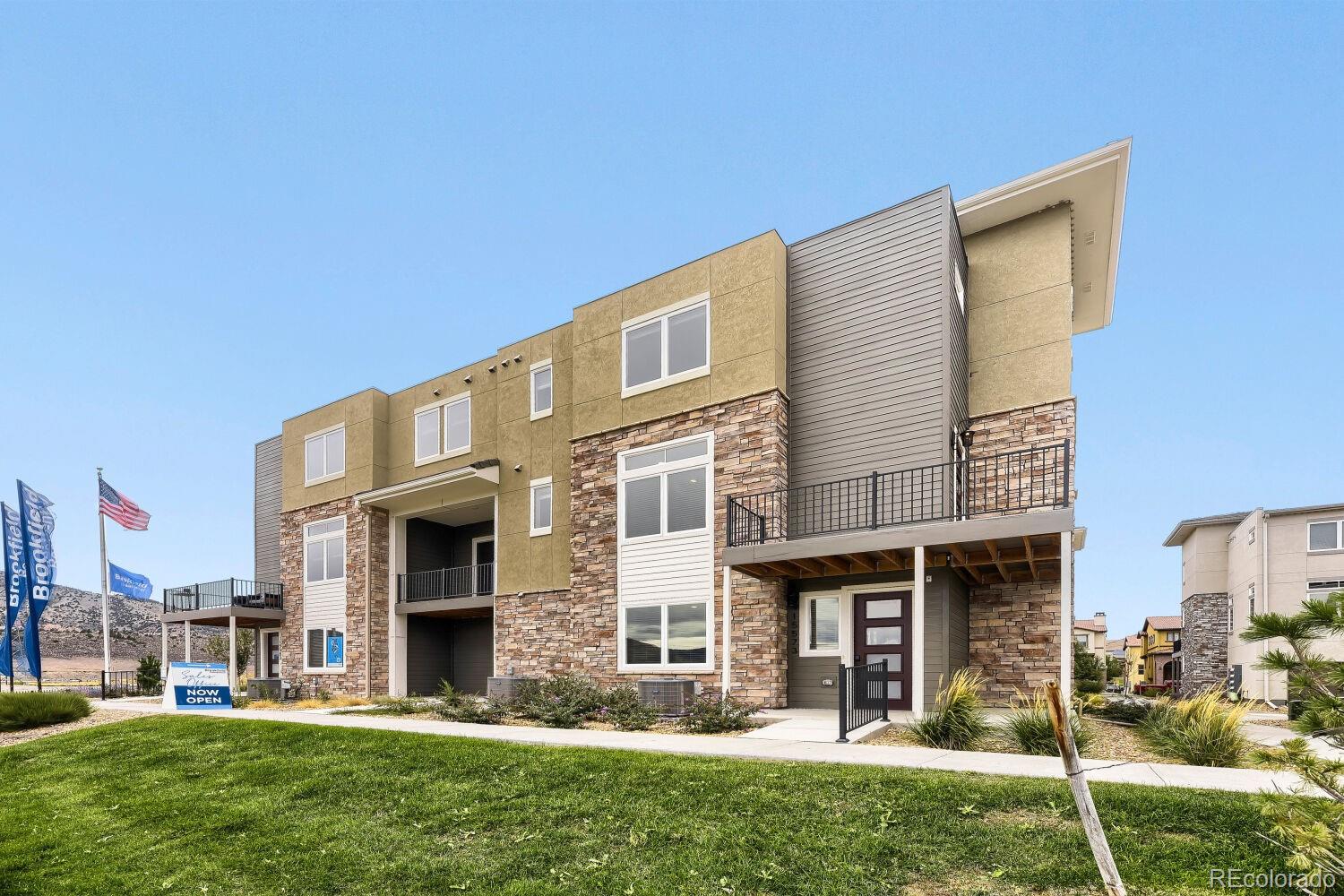 15573 W Washburn Drive — photo