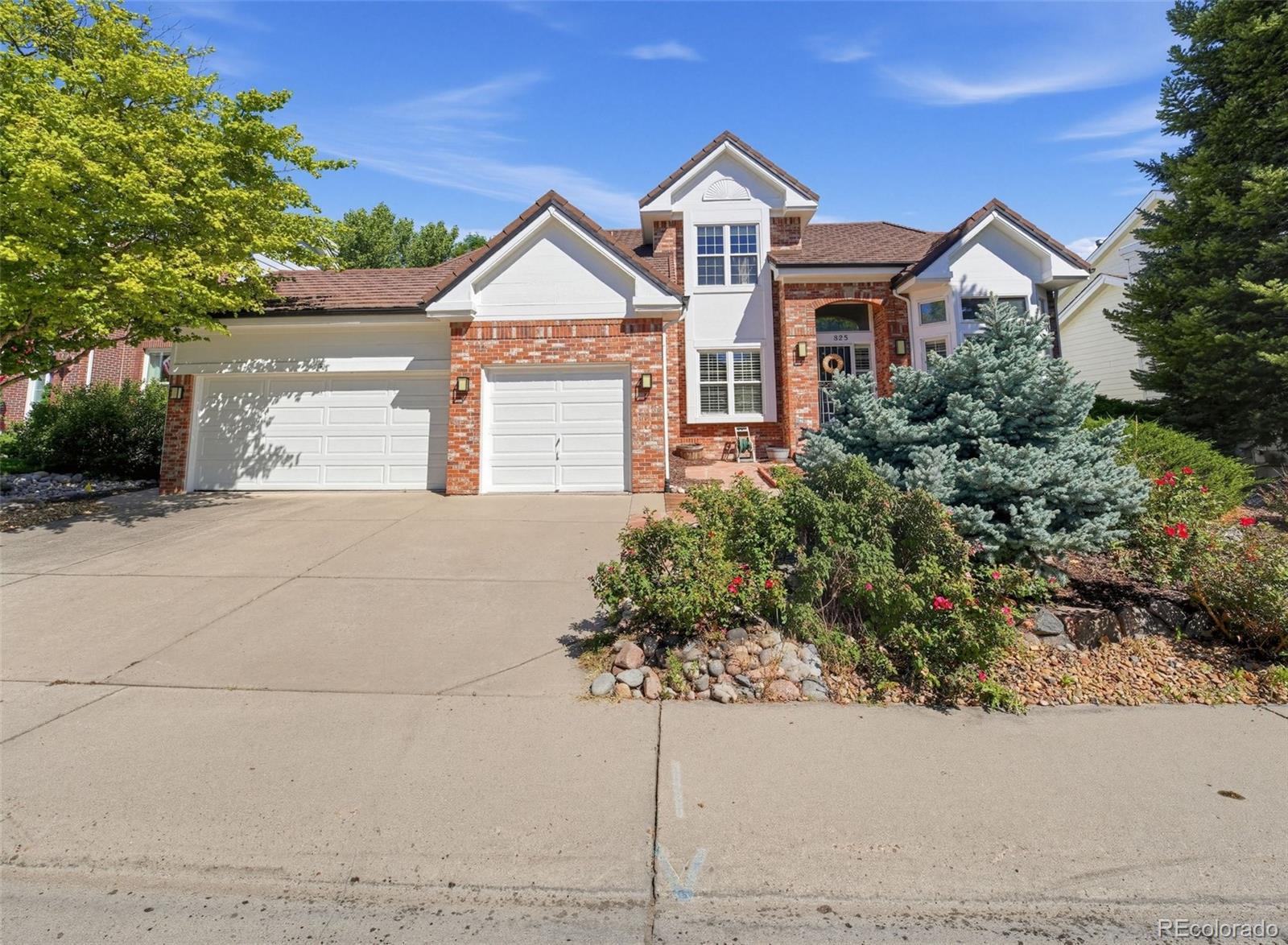825 Huntington Drive — photo