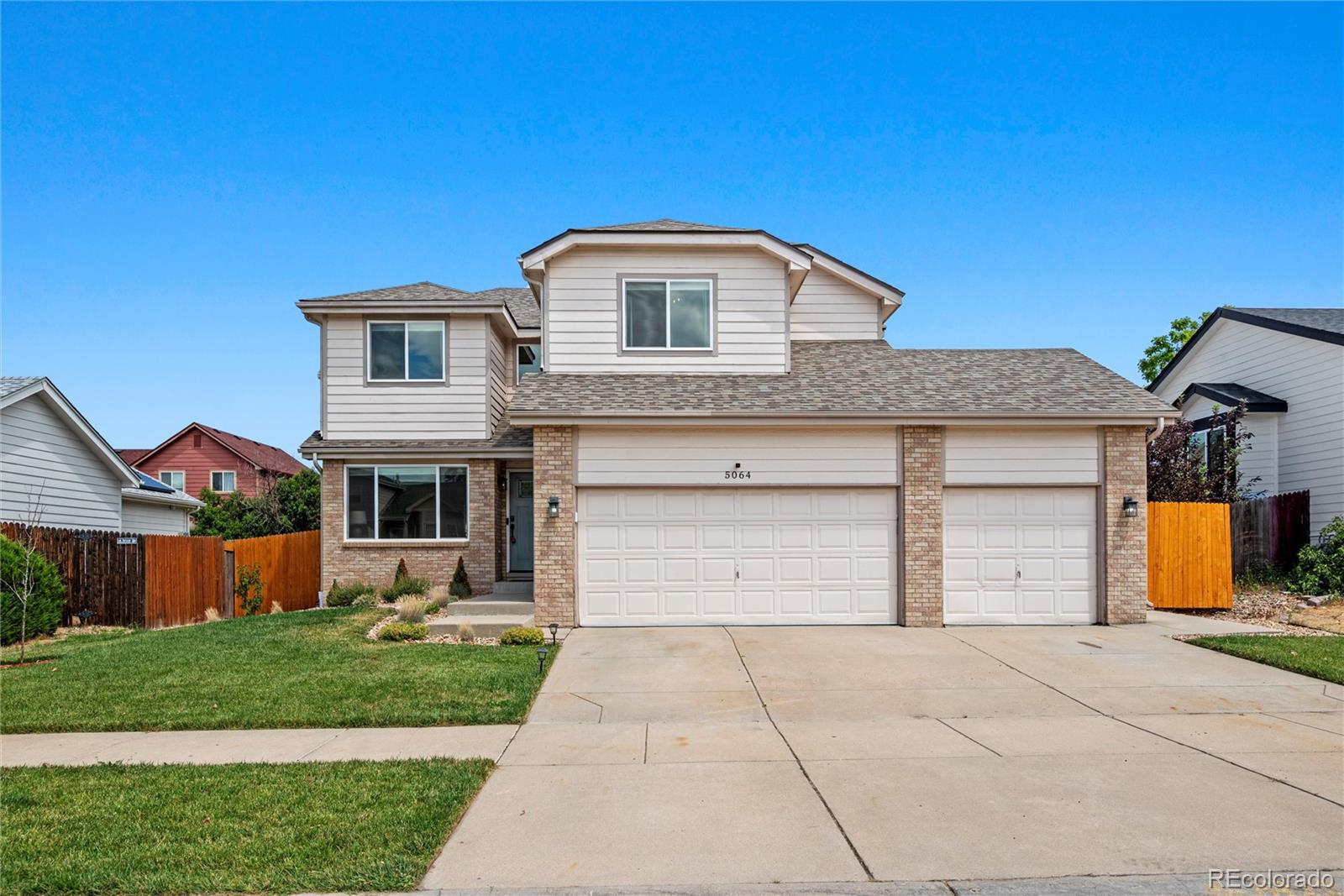 5064 Durham Court — photo