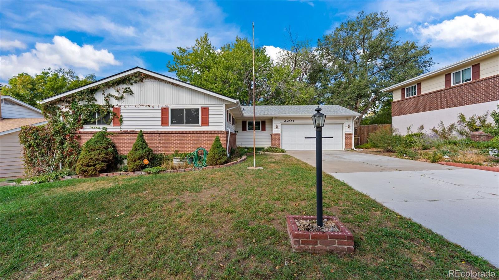 2204 Warwick Lane — photo