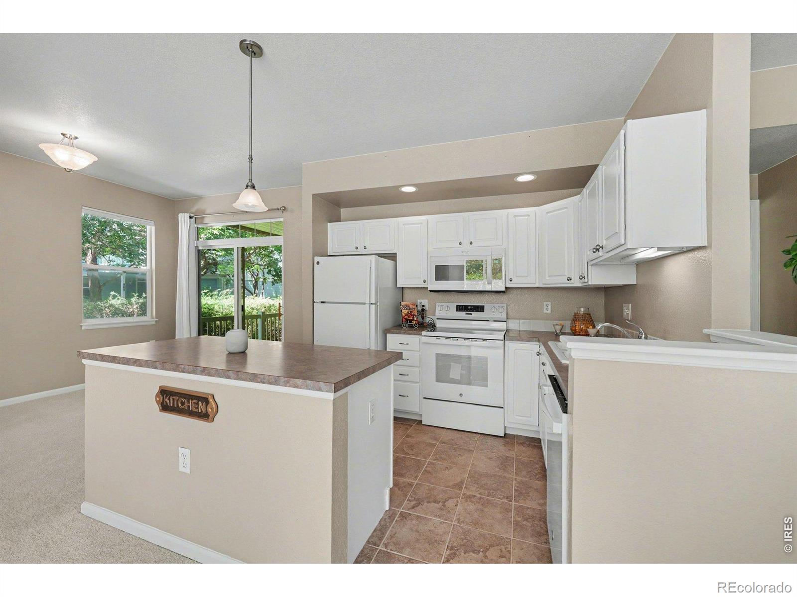 640 Gooseberry Drive 806 — photo