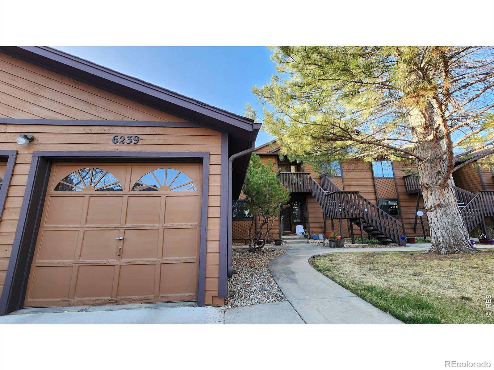 6239 Willow Lane — photo