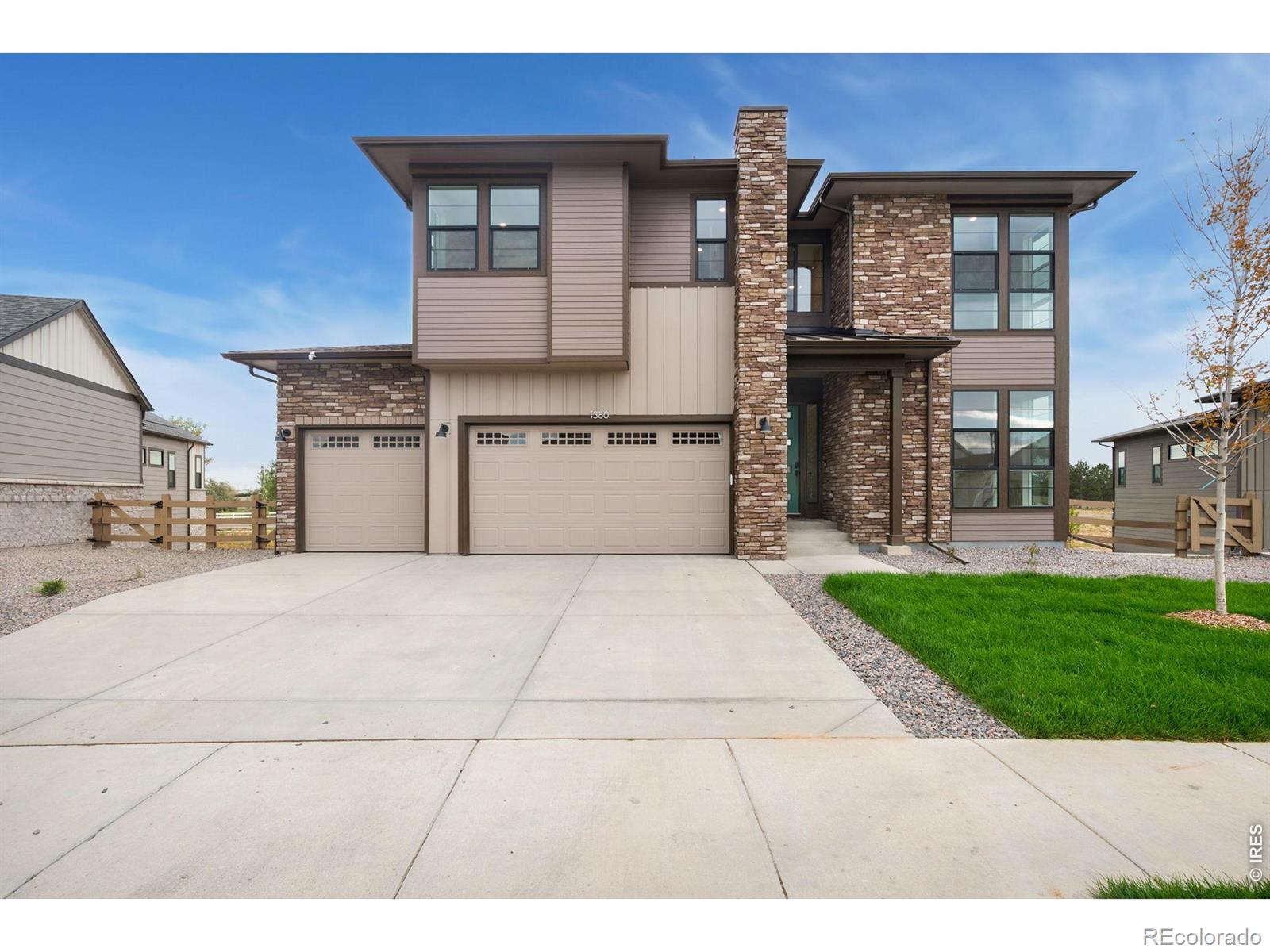 1380 Weller Court — photo