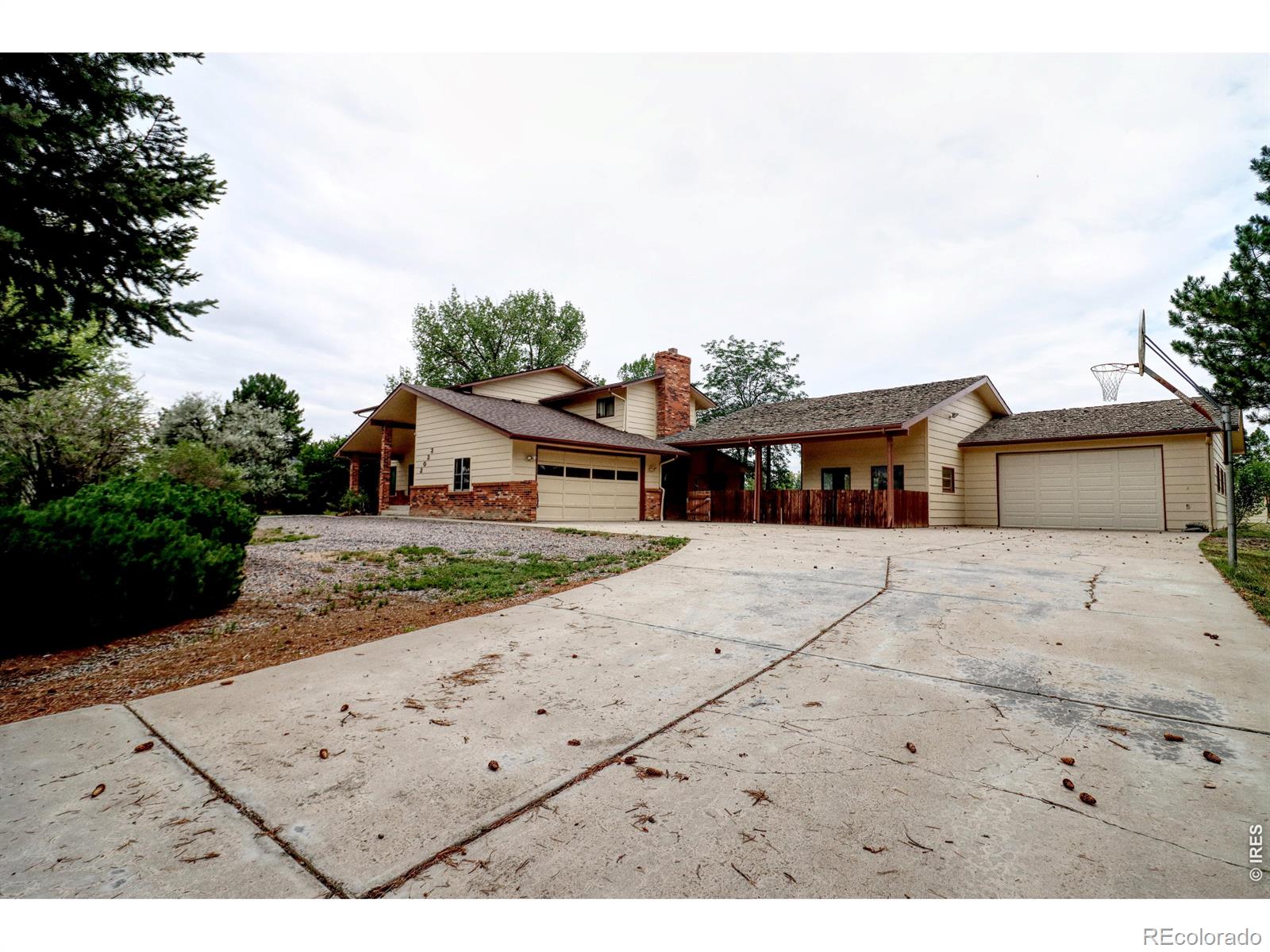2033 River Glen Drive — photo