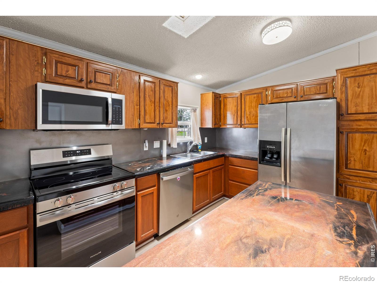 1142 Caroline Court — photo
