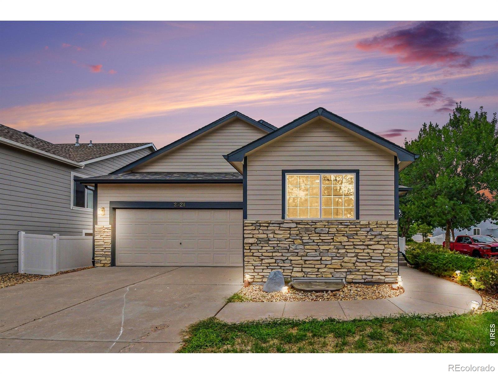 2521 Thoreau Drive — photo