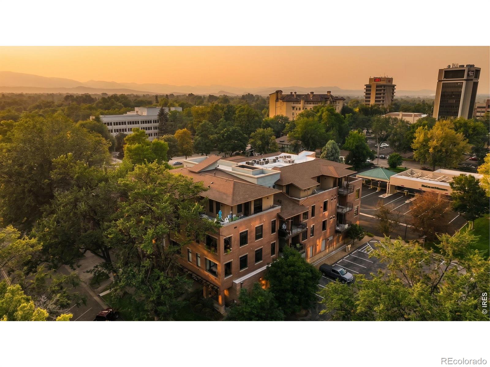 210 W Magnolia Street 360 — photo