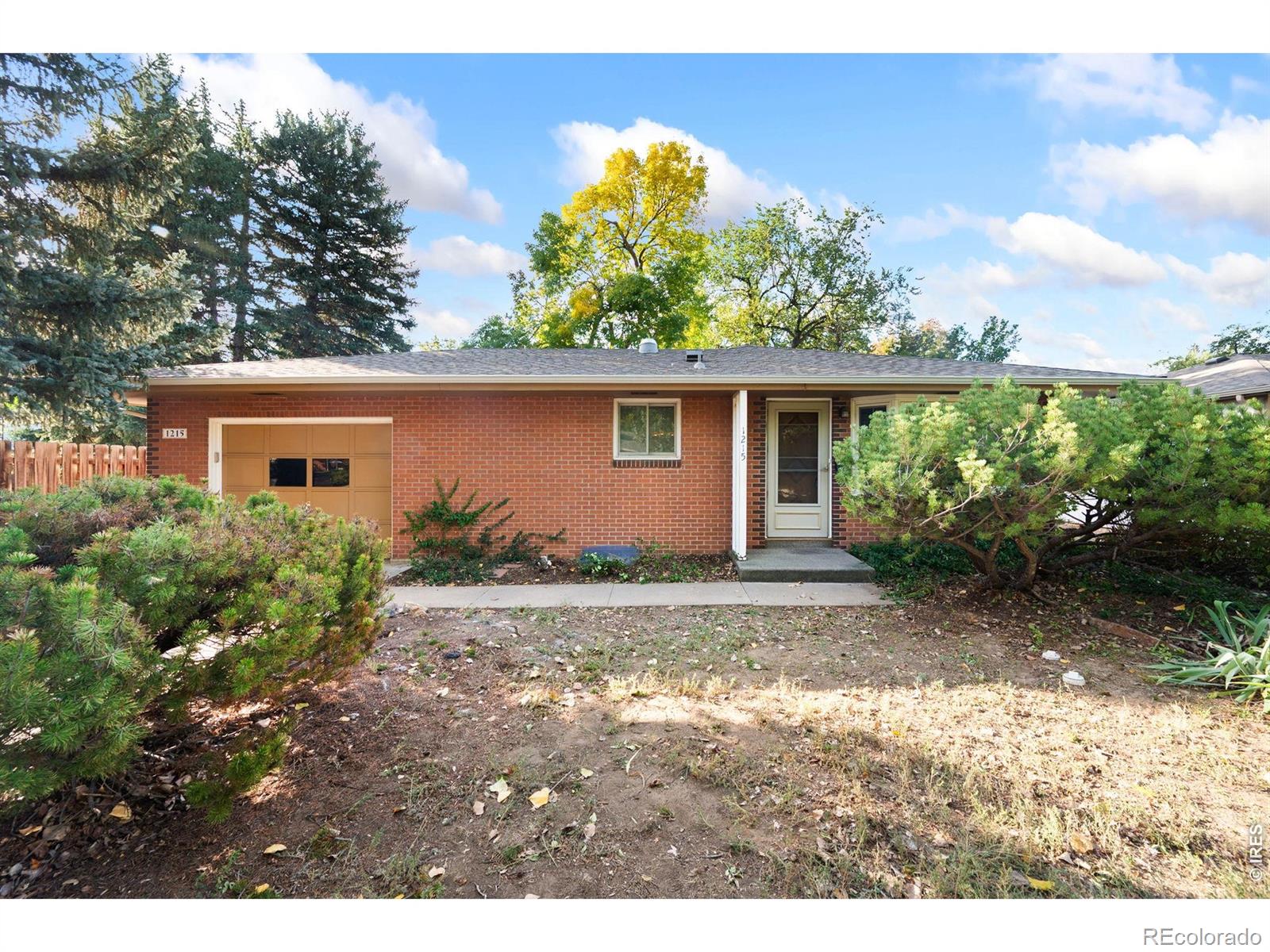 1215 Juniper Court — photo