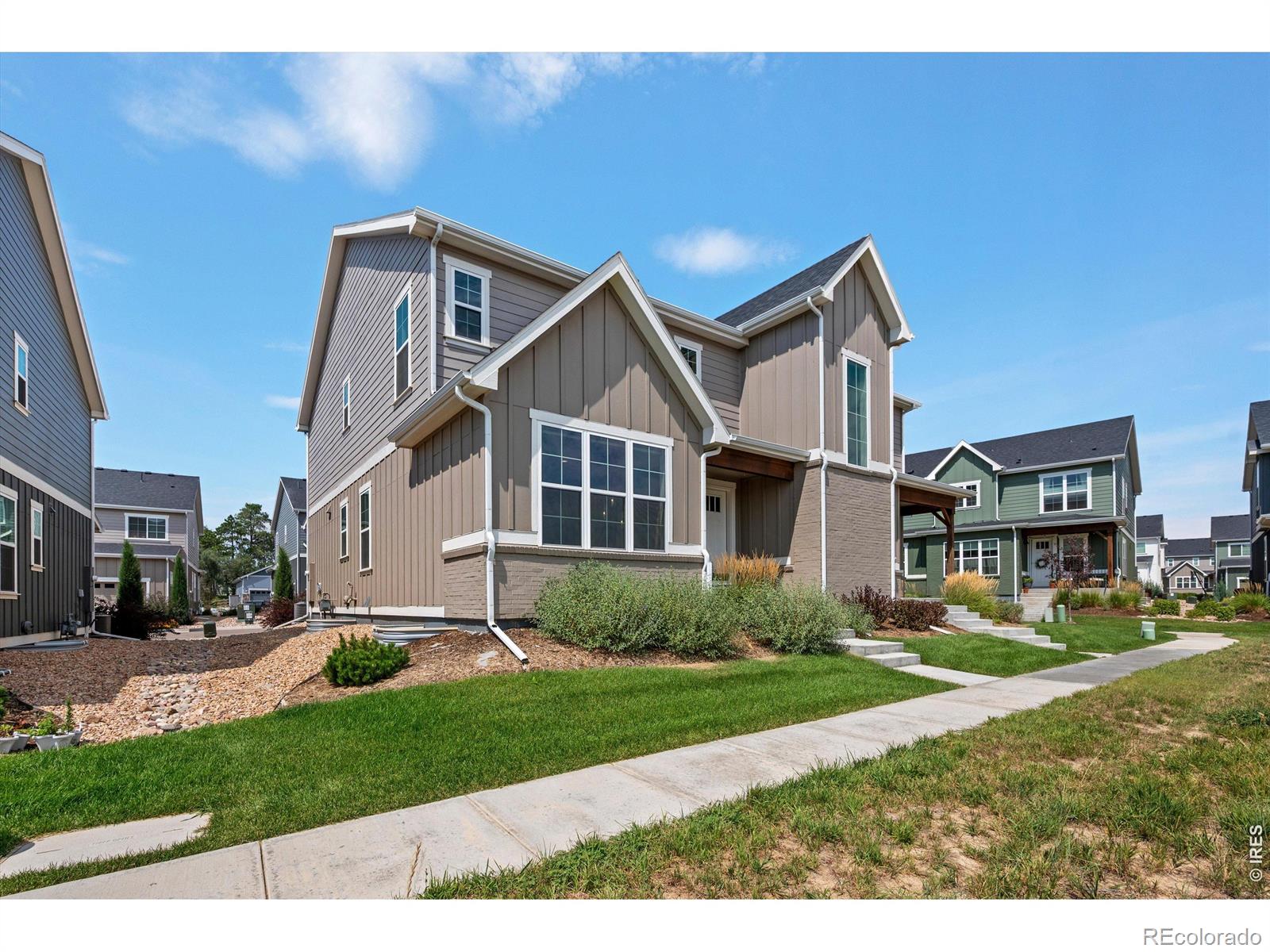722 Crossbill Drive — photo