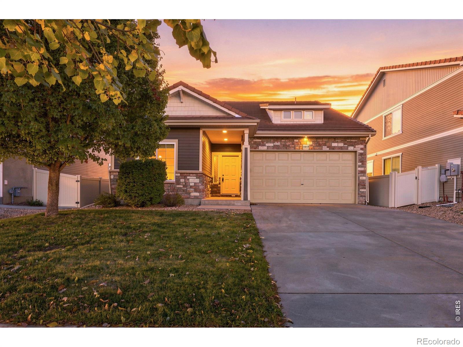3559 Maplewood Lane — photo