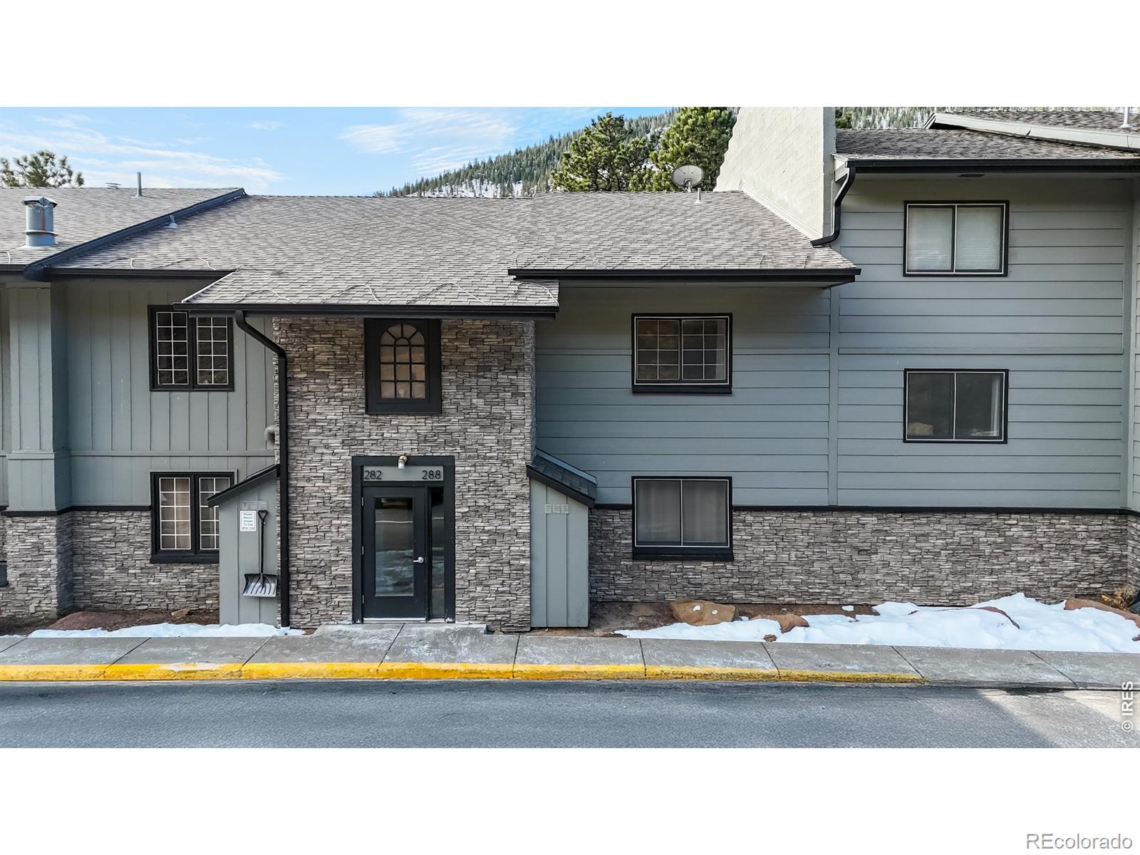 2760 Fall River Road — photo