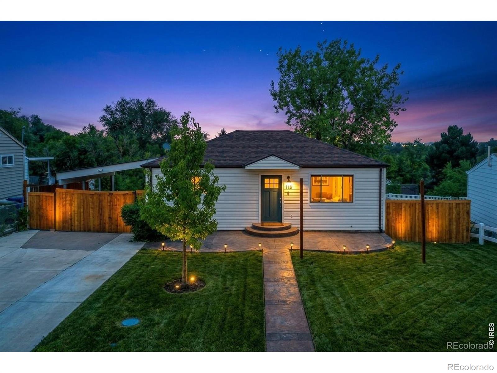 118 S Yates Way — photo