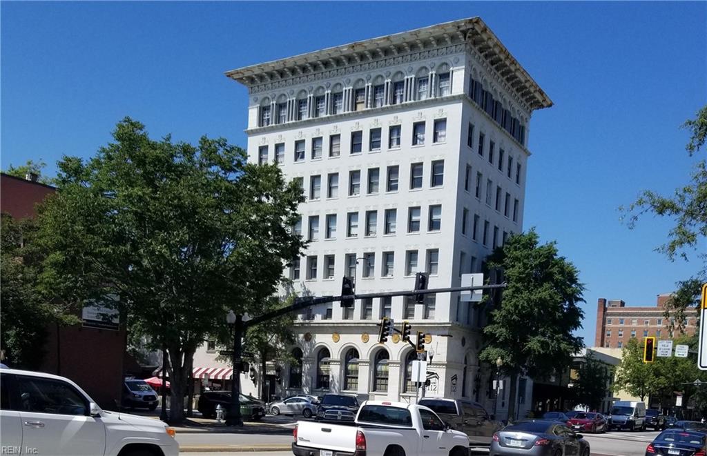 112 W Washington St — photo