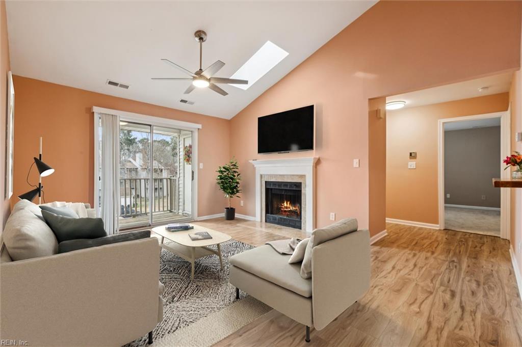 508 Thorncliff Dr 303 — photo