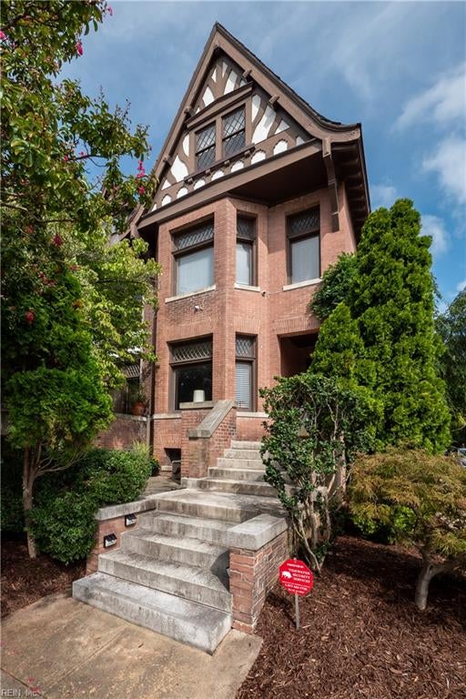 406 Mowbray Arch — photo