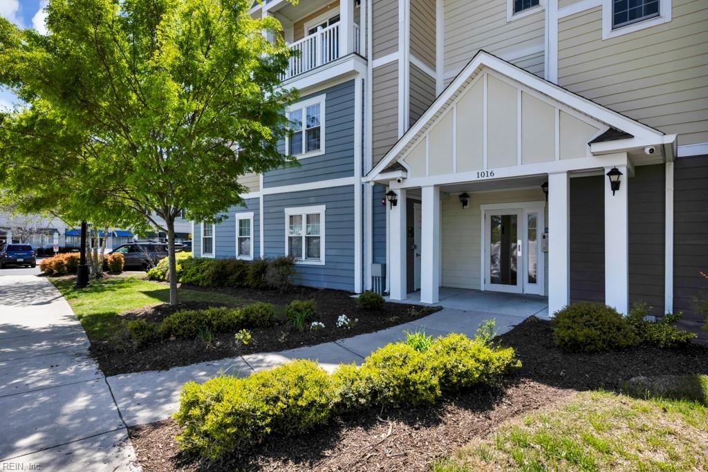 1016 Thoroughgood Way 307 — photo