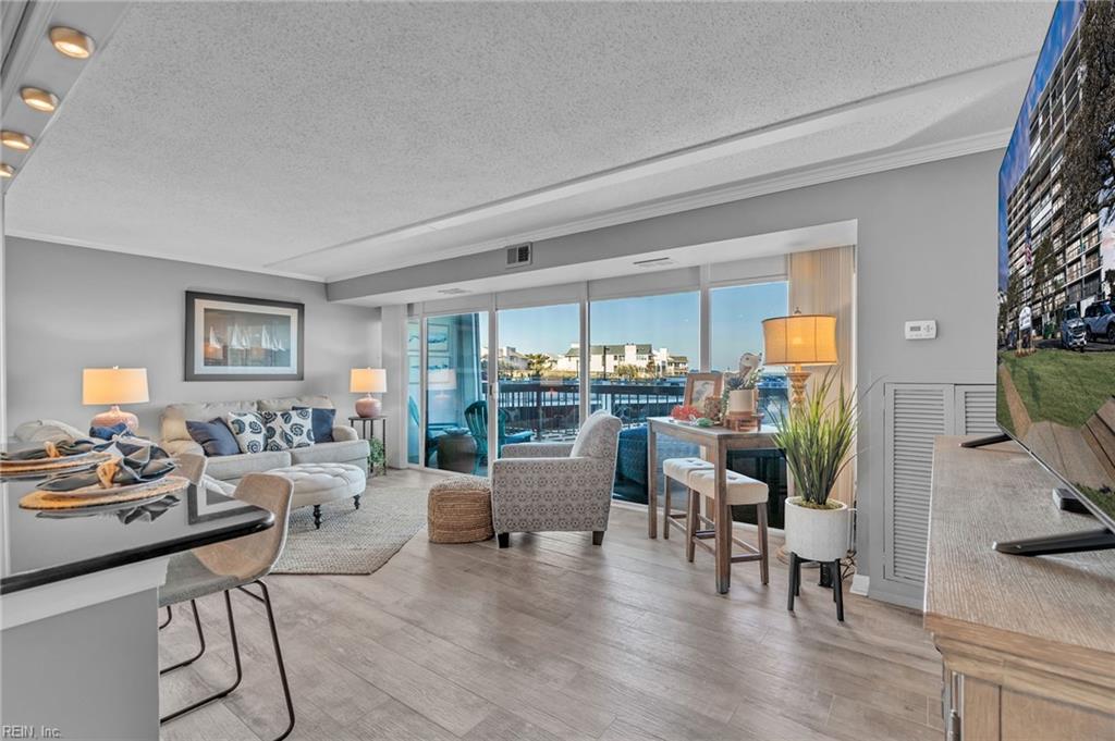 3558 Shore Dr 106 — photo
