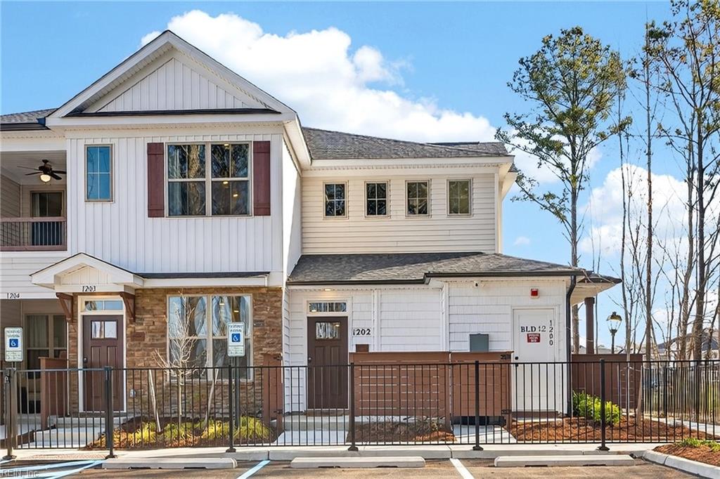 MM Amelia @ Villages At Bartlett Station — photo