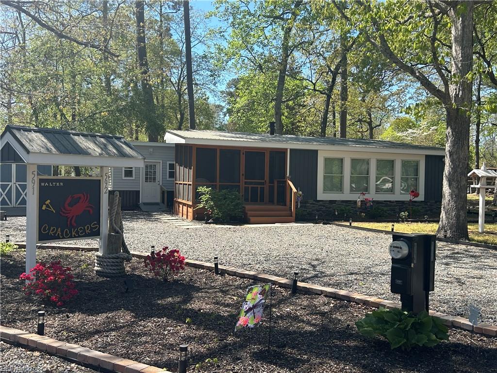592 Pelican Ct — photo