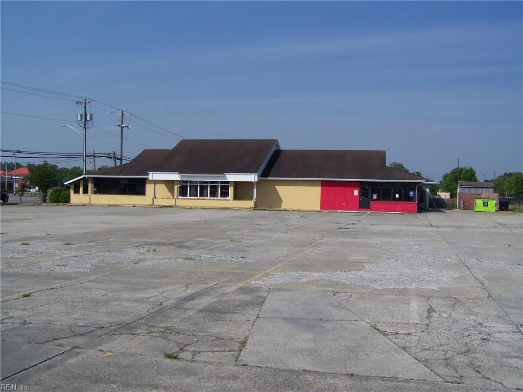 1324 Armory Dr — photo