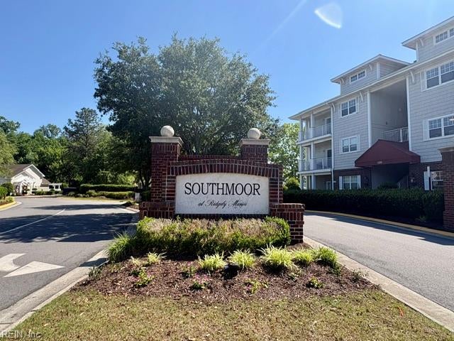 912 Southmoor Dr 301 — photo
