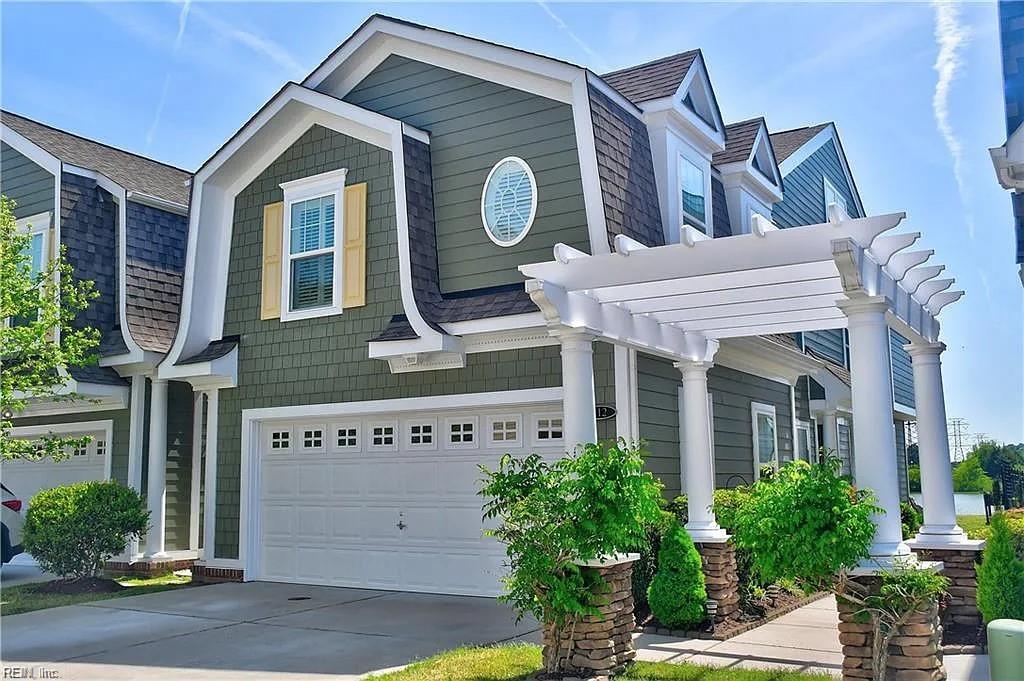 212 Stowe Dr — photo