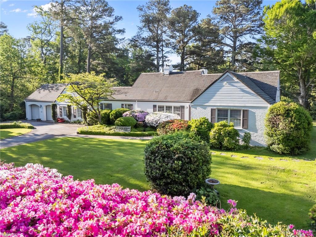 1005 Bay Colony Dr — photo