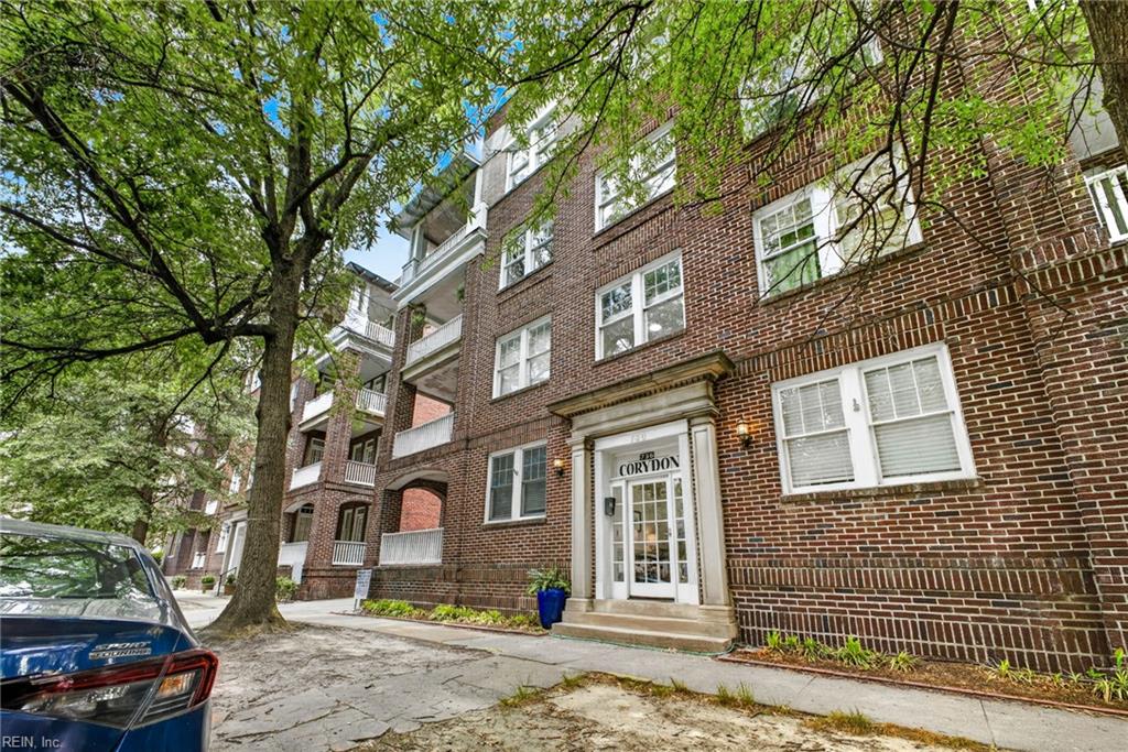 736 W Princess Anne Rd 402 — photo