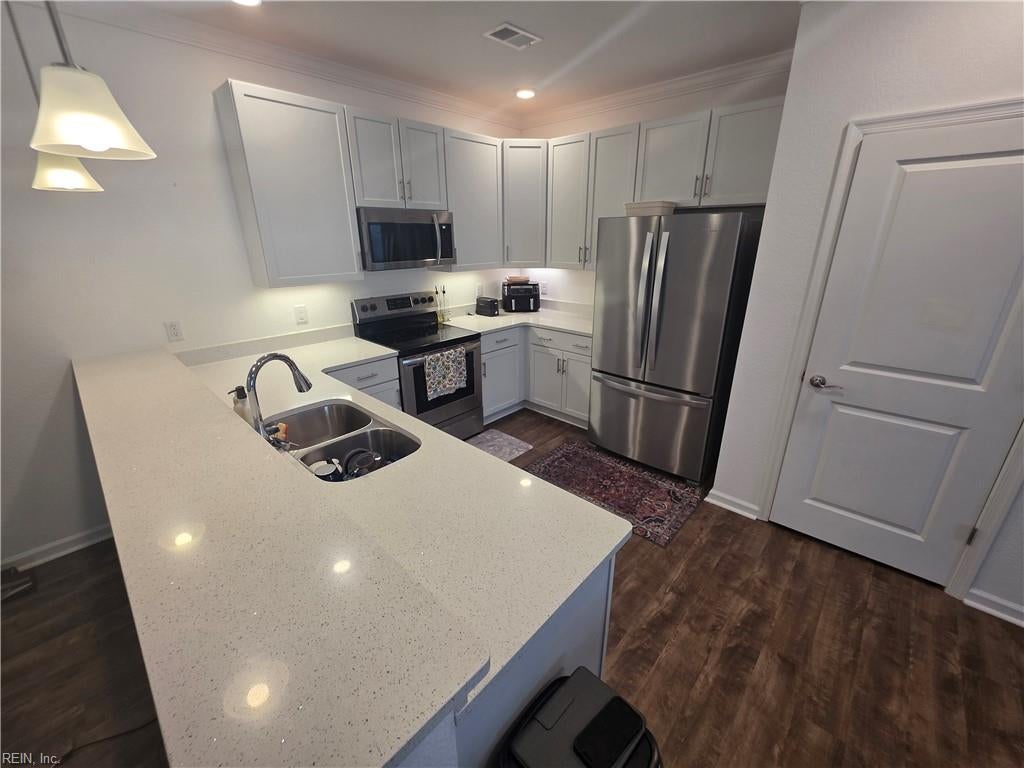 1725 Dromolin Dr 203 — photo
