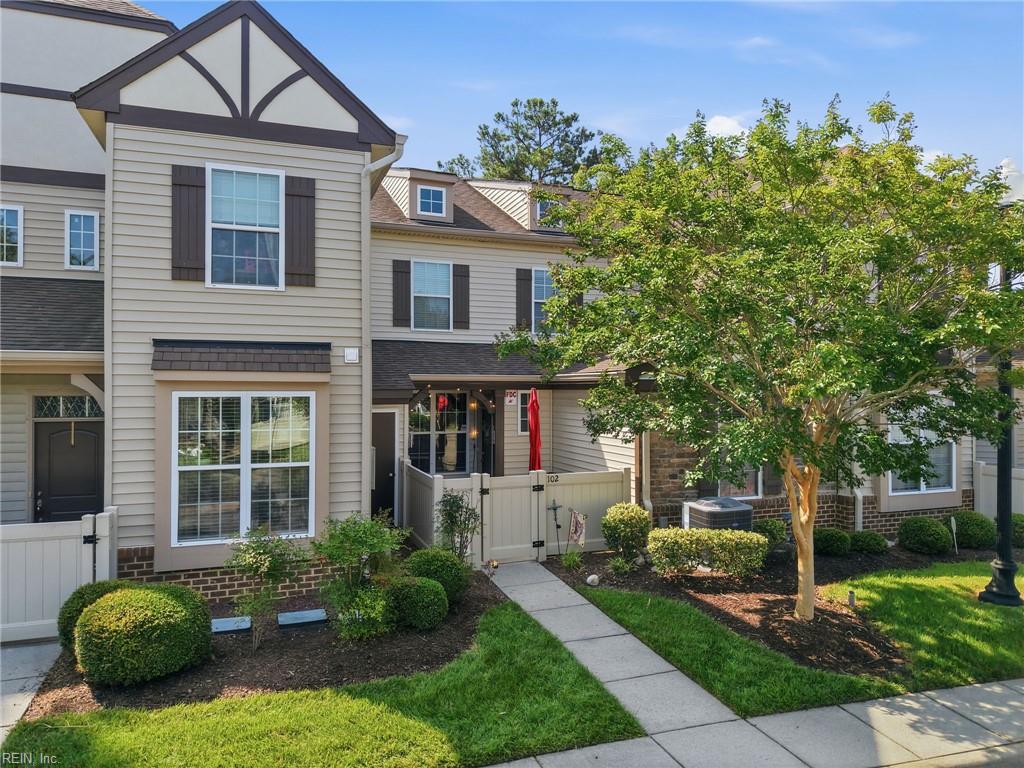 102 Herons CV — photo