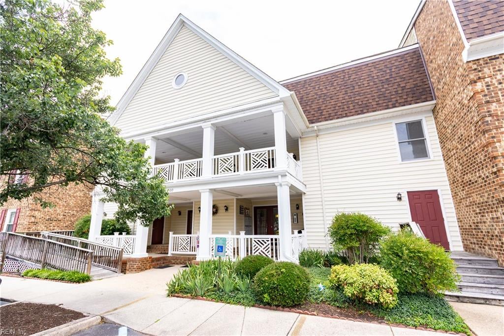 100 Burnt Bridge Way E — photo