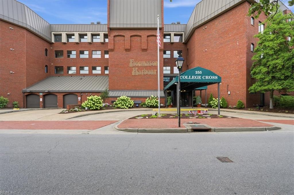 255 College Cross 53 — photo
