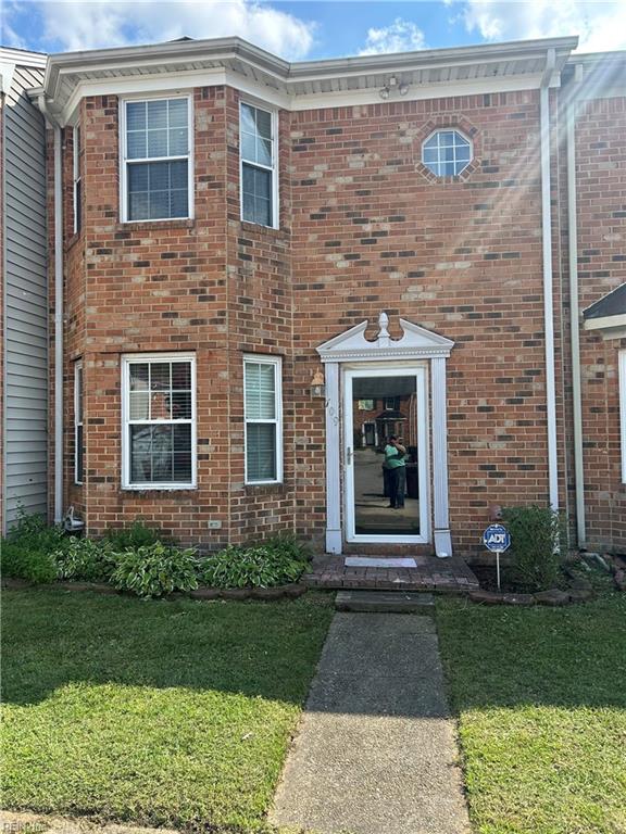 709 Montrose Ct — photo