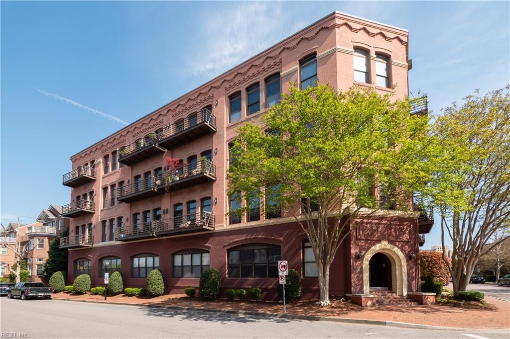 230 W Tazewell St 401 — photo