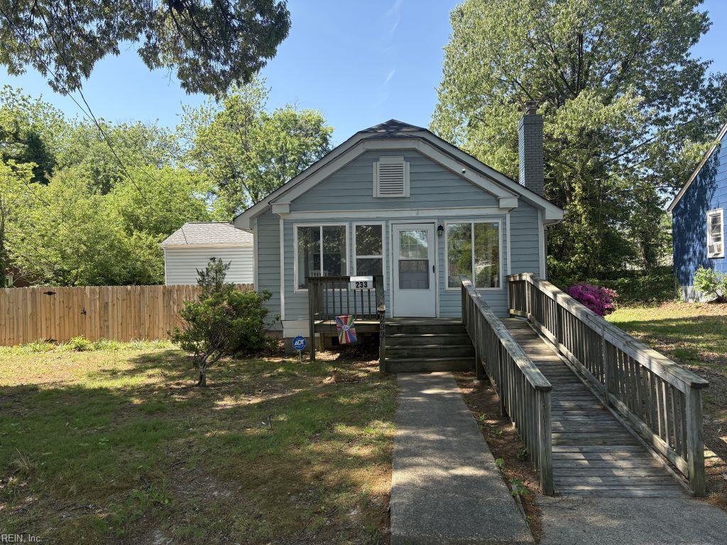 233 Pine Ave — photo
