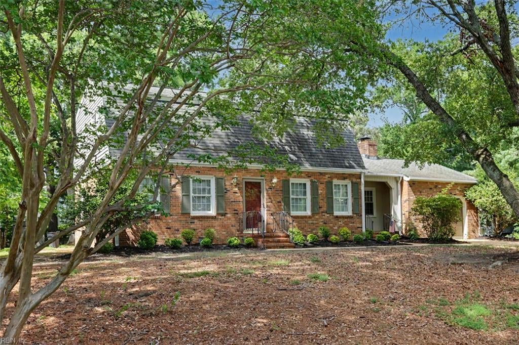 323 Williamsburg Ct — photo