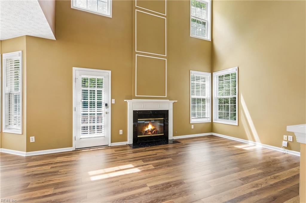 6100 Shrewsbury Sq — photo