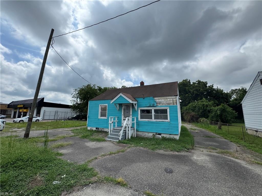 83&85 W Mercury Blvd — photo
