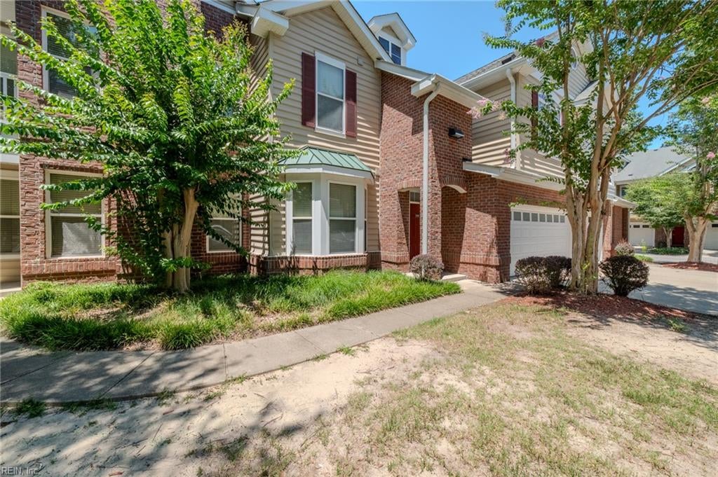 704 River Rock Way 106 — photo