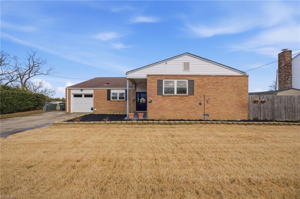 102 Diggs Dr — photo