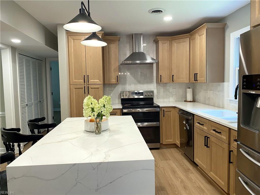 7615 Gloucester Village Dr — photo