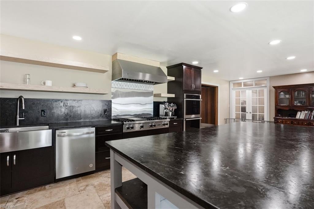 2105 Sterling Point Dr — photo