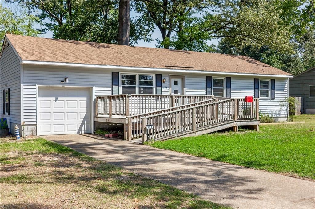 208 Collins Dr — photo