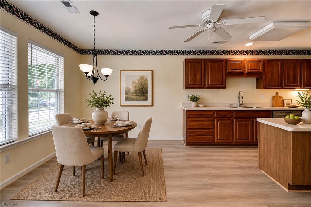 135 Waters Edge Dr — photo
