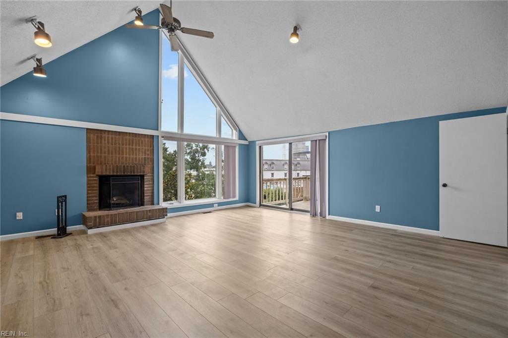 696 Mowbray Arch 750 — photo