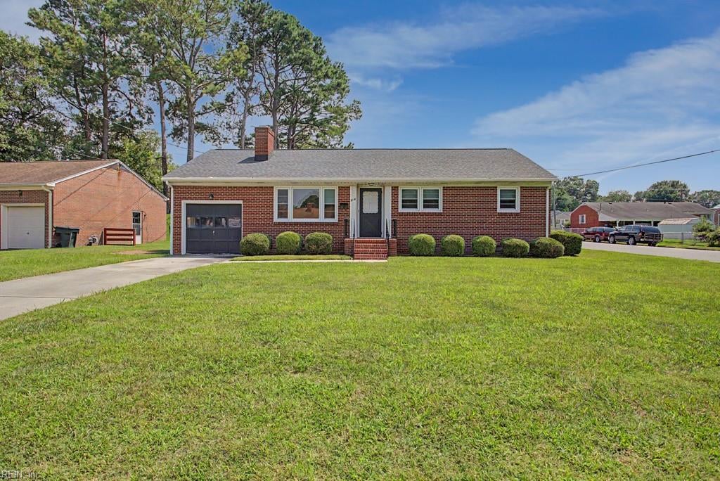 904 Thornbriar Ct — photo