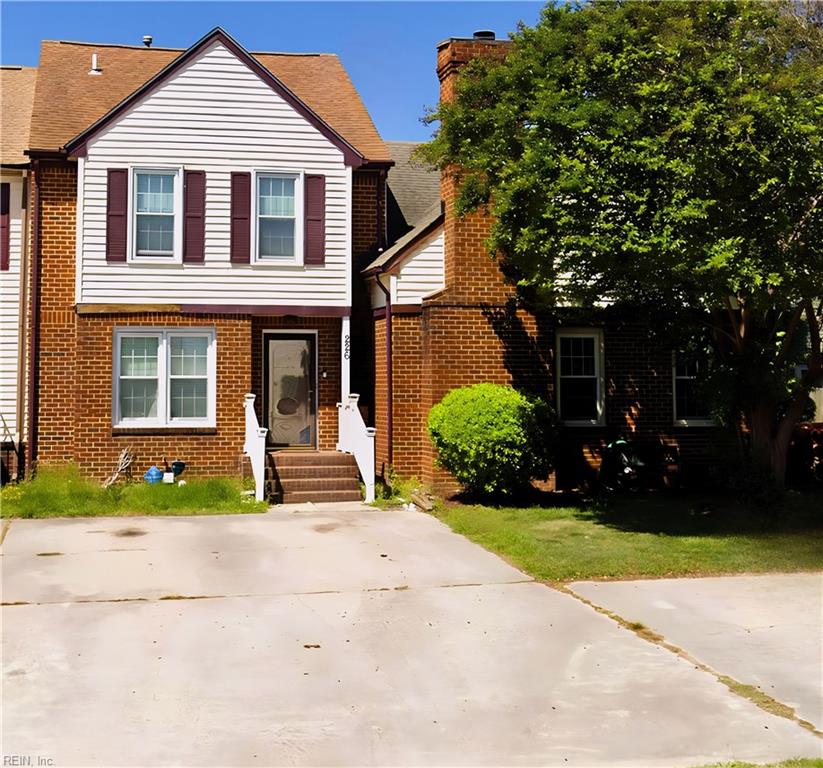 226 Wexford Dr W — photo